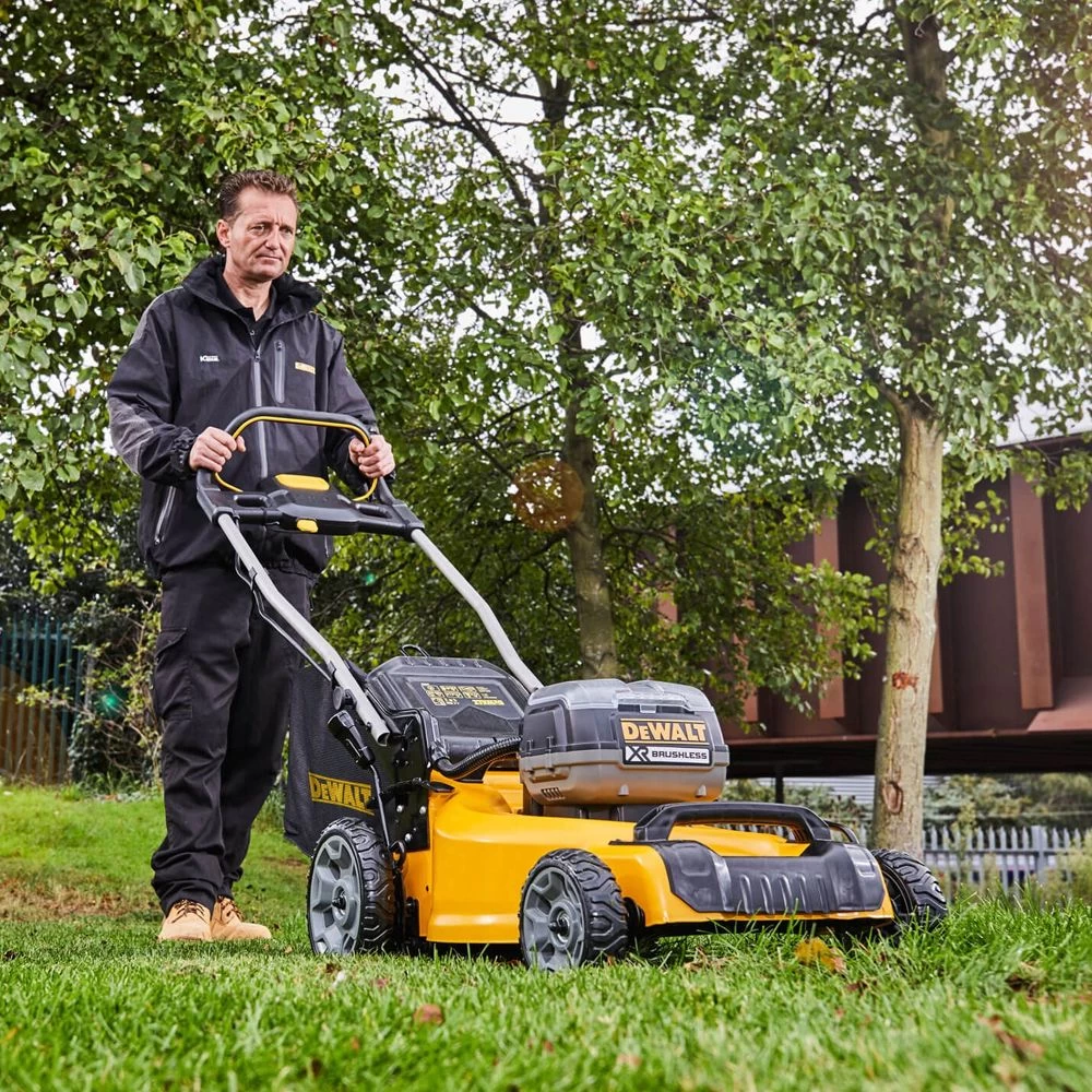 DeWalt DCMW564P2-GB 18V XR Push Cordless Lawn Mower (with 2 X 5Ah Batteries & Charger) - Image 5