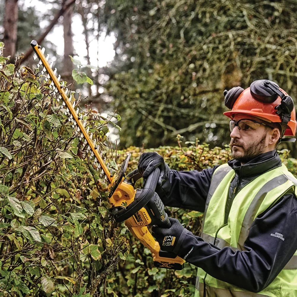 DeWalt DCMHT563N-XJ 18V XR Cordless Hedge Trimmer (Tool Only) - Image 5