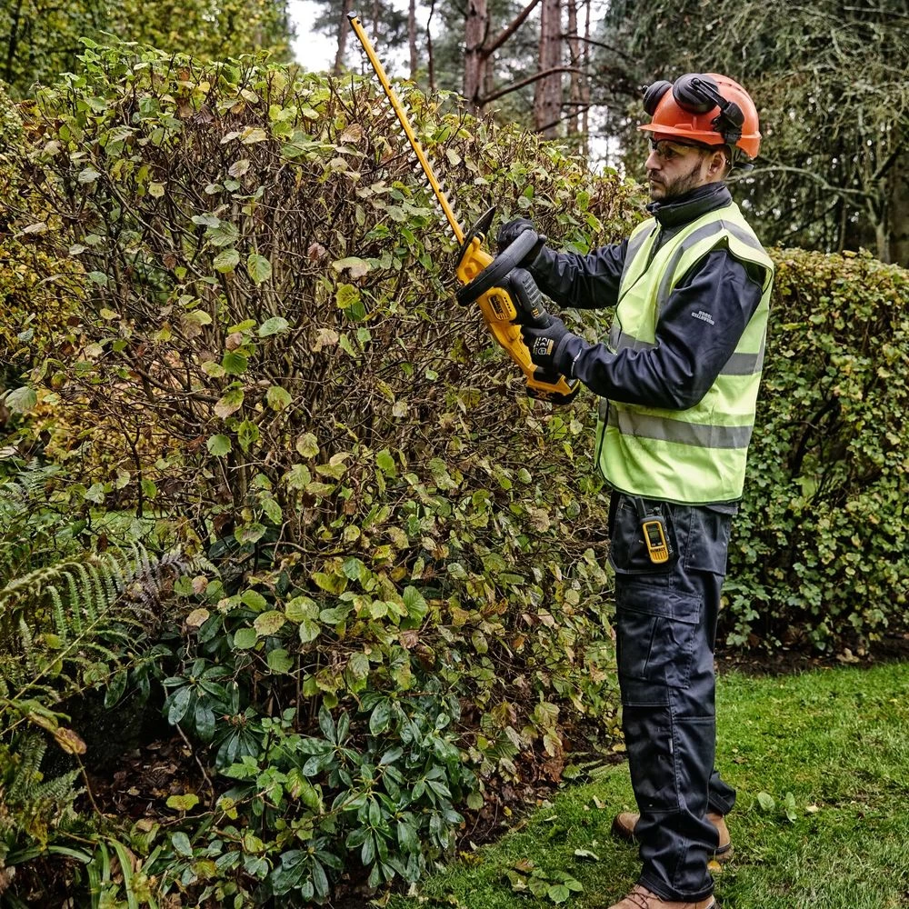 DeWalt DCMHT563N-XJ 18V XR Cordless Hedge Trimmer (Tool Only) - Image 6