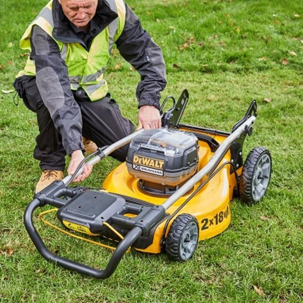 DeWalt DCMW564P2-GB 18V XR Push Cordless Lawn Mower (with 2 X 5Ah Batteries & Charger) - Image 10