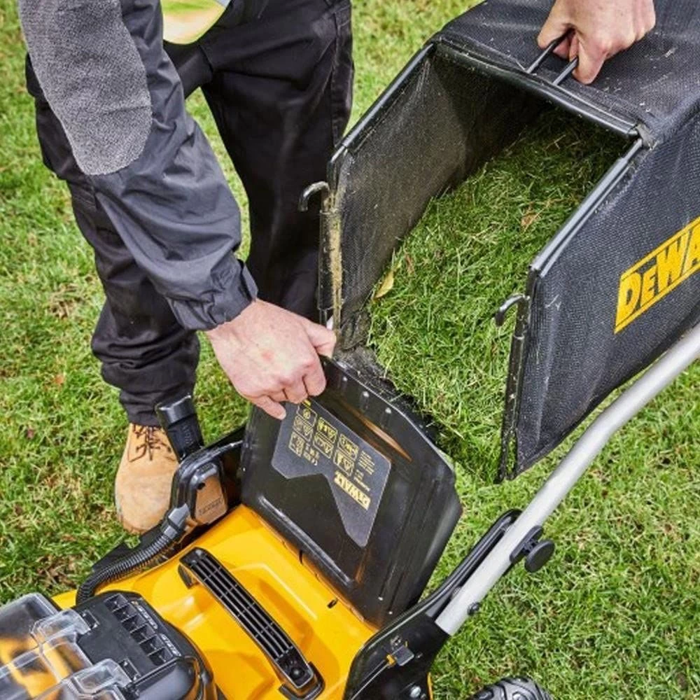 DeWalt DCMW564P2-GB 18V XR Push Cordless Lawn Mower (with 2 X 5Ah Batteries & Charger) - Image 9