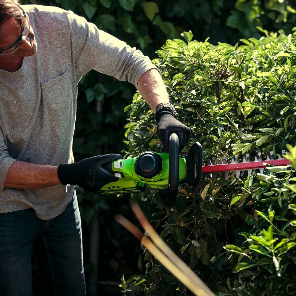 GreenWorks G40HT61K2 G-MAX 40V Cordless Hedge Trimmer (with 2Ah Battery & 2A Charger) - Image 6