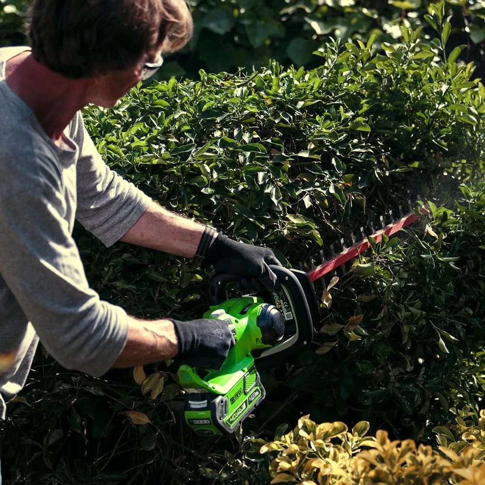 GreenWorks G40HT61K2 G-MAX 40V Cordless Hedge Trimmer (with 2Ah Battery & 2A Charger) - Image 7