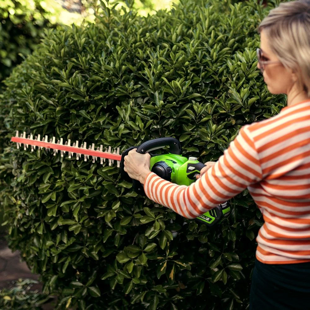 GreenWorks G40HT61K2 G-MAX 40V Cordless Hedge Trimmer (with 2Ah Battery & 2A Charger) - Image 9