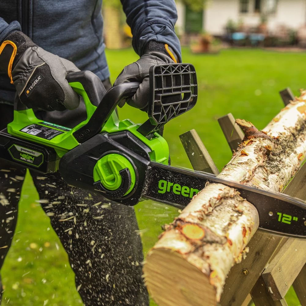 GreenWorks GD24CS30K4 DigiPro 24V Cordless Chainsaw (with 4Ah Battery & Charger) - Image 4