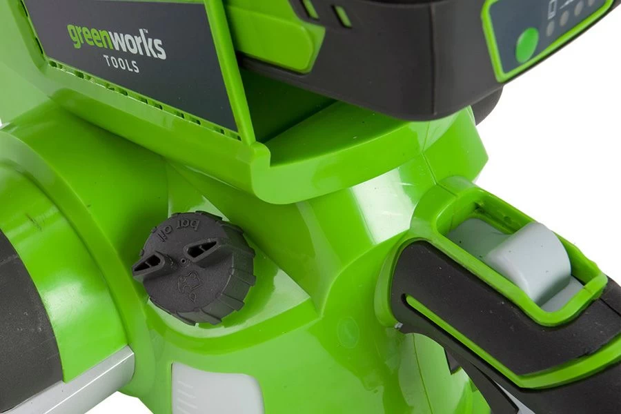 GreenWorks G24CSK2 24V Cordless Chainsaw (with 2Ah Battery And Charger) - Image 5